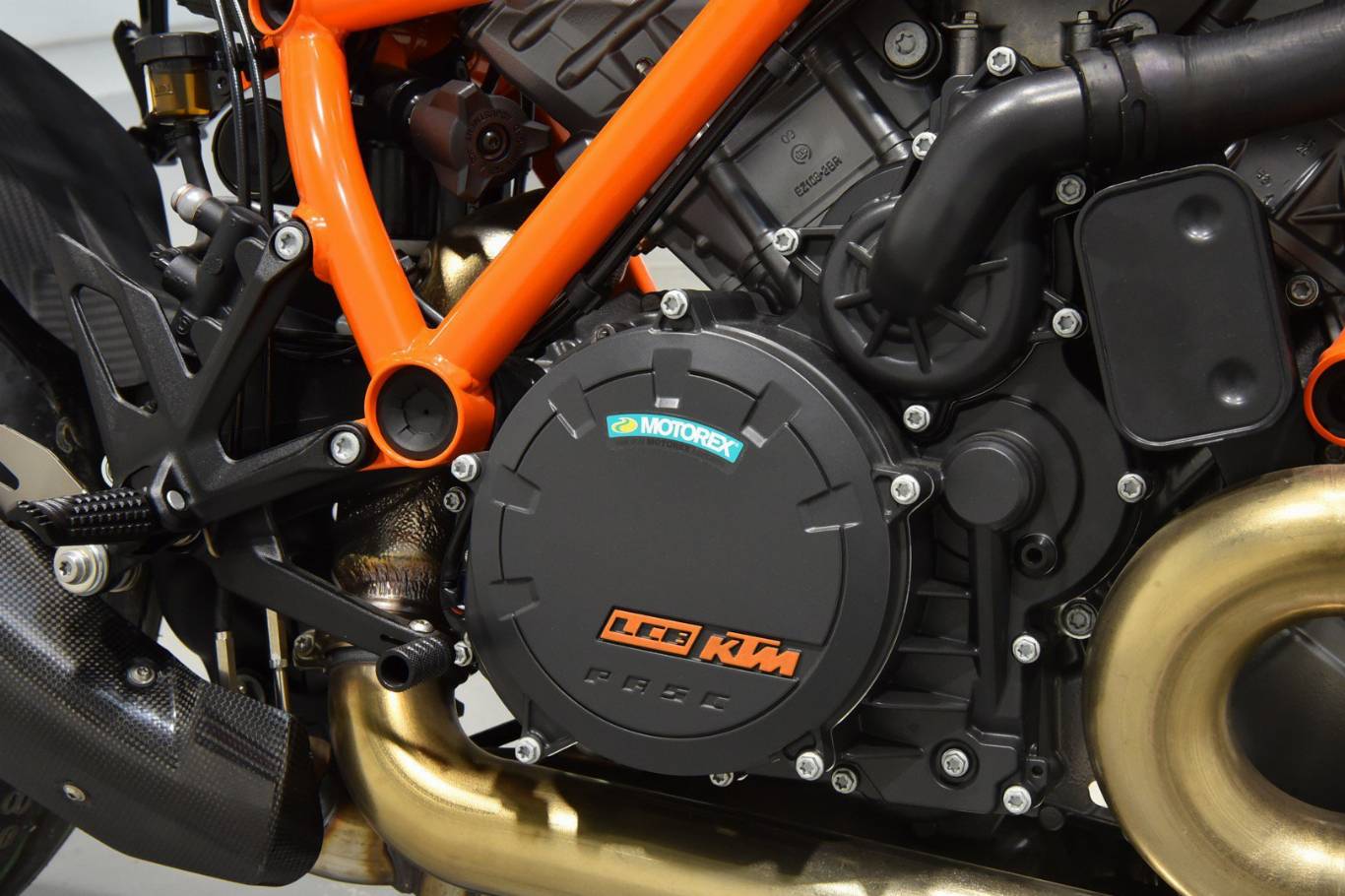 KTM 1290 Super Duke R 29