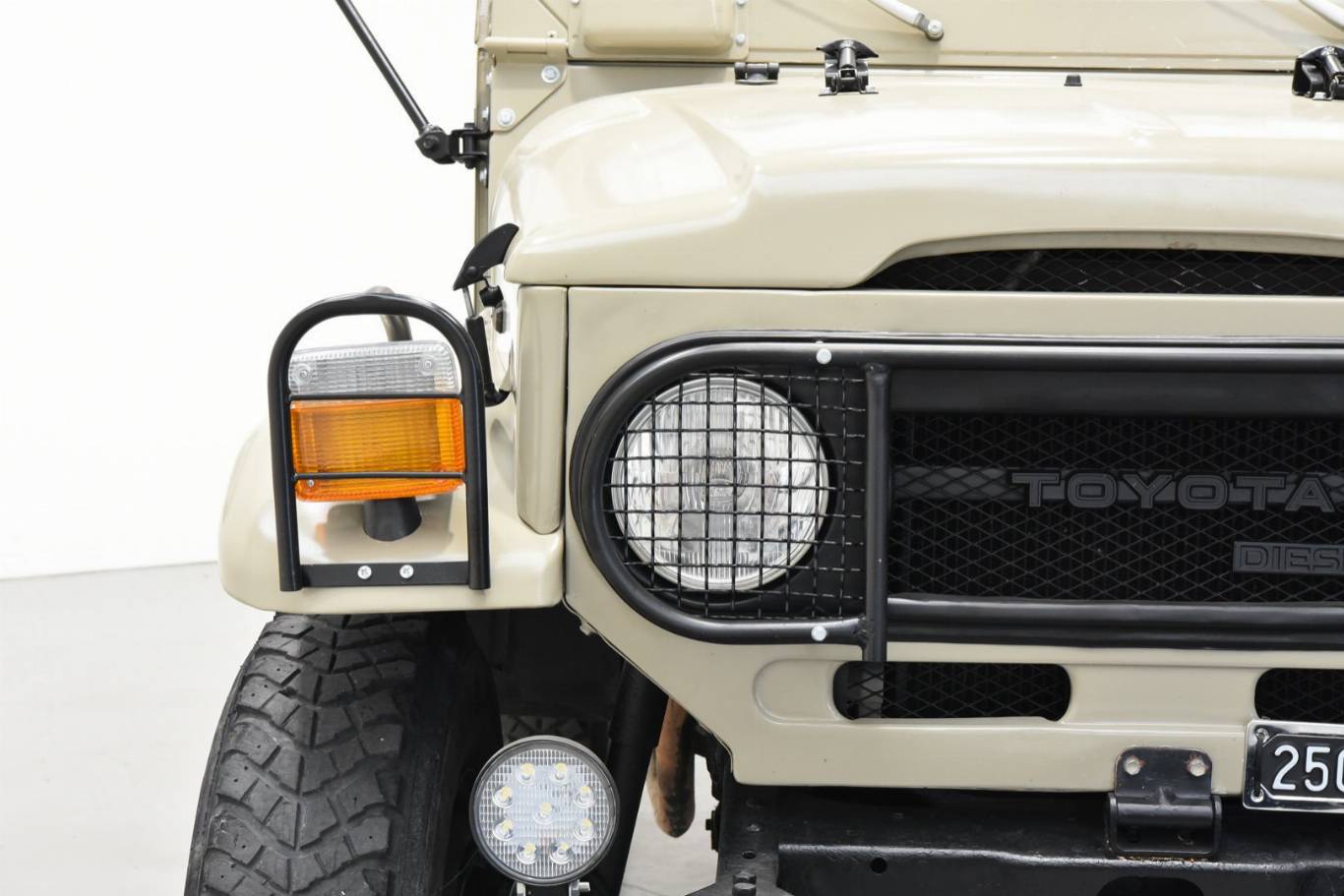 TOYOTA Land Cruiser 14