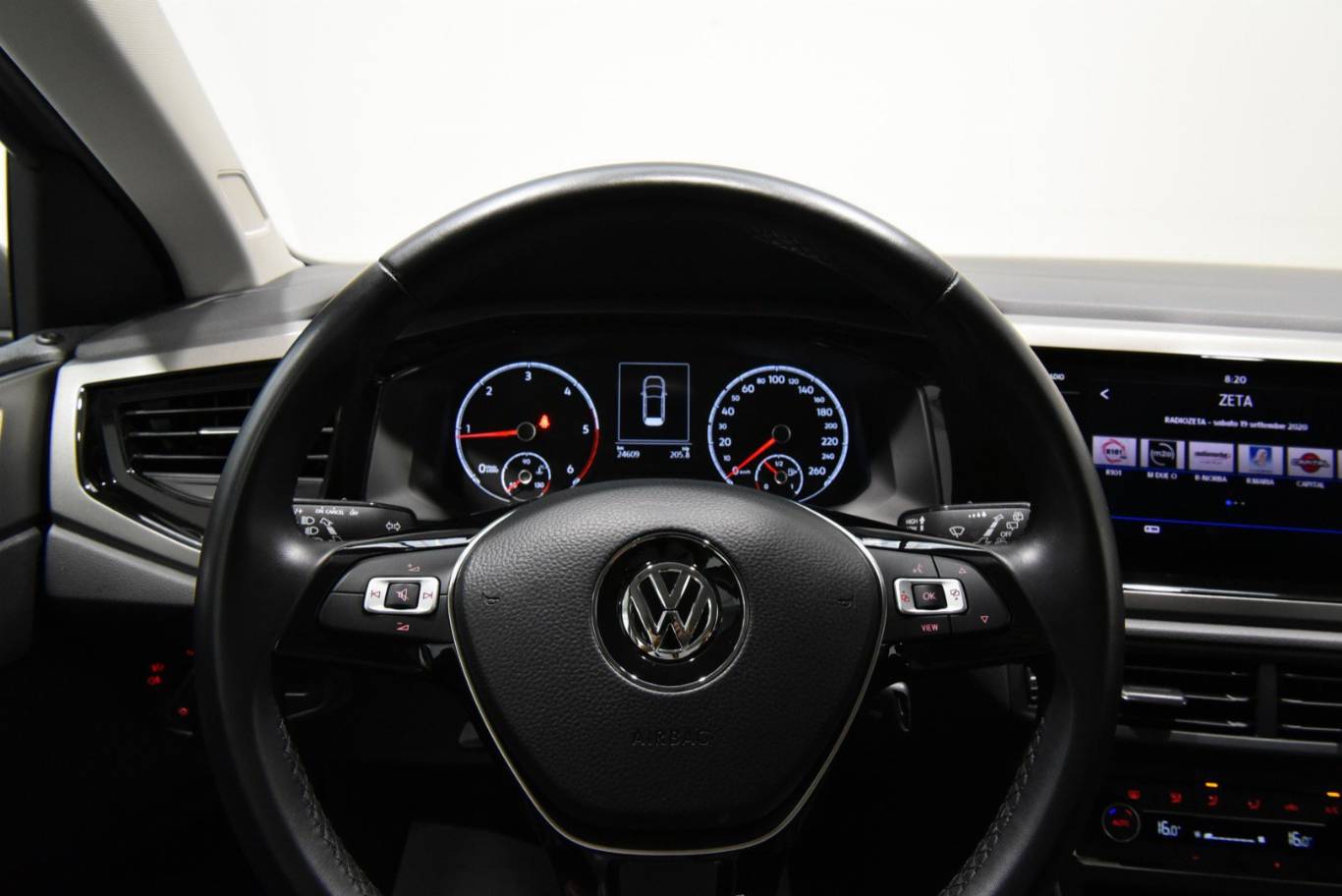 VOLKSWAGEN Polo 43