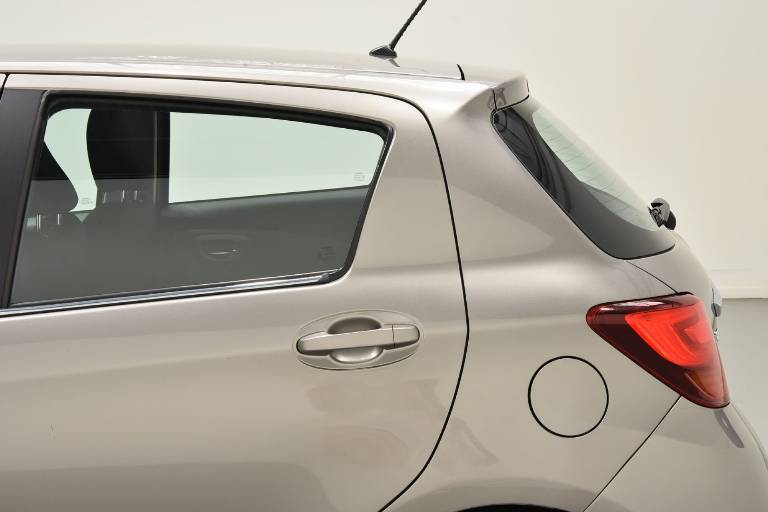 TOYOTA Yaris 44