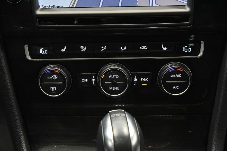 VOLKSWAGEN Golf GTI 11