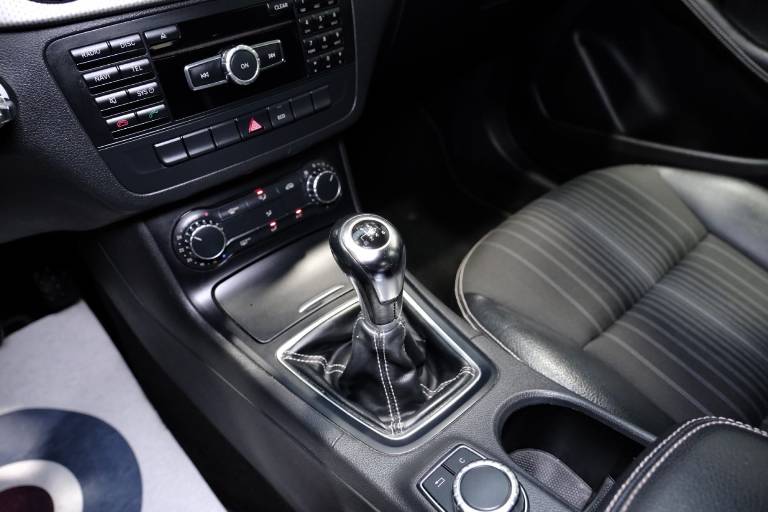 MERCEDES-BENZ B 200 27