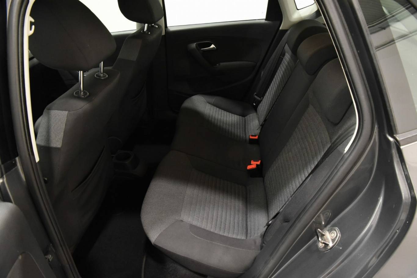 VOLKSWAGEN Polo 27