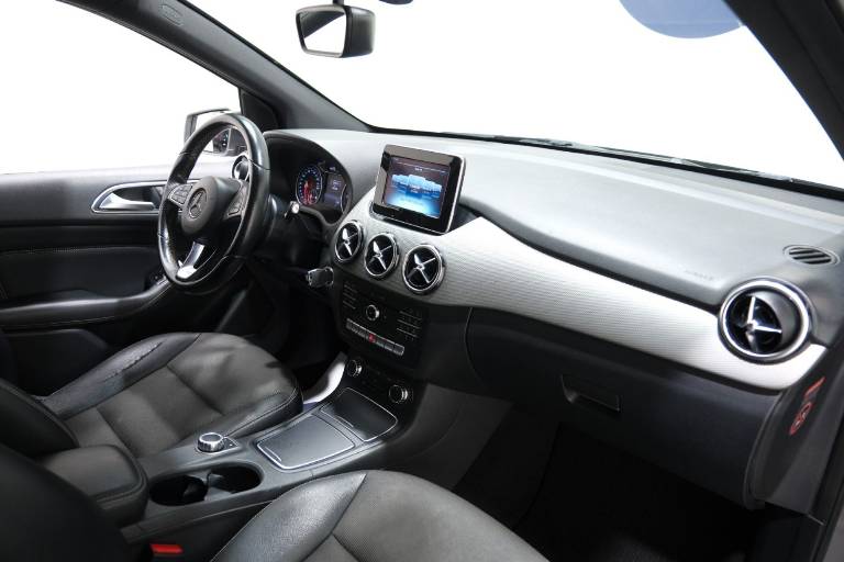 MERCEDES-BENZ B 180 47