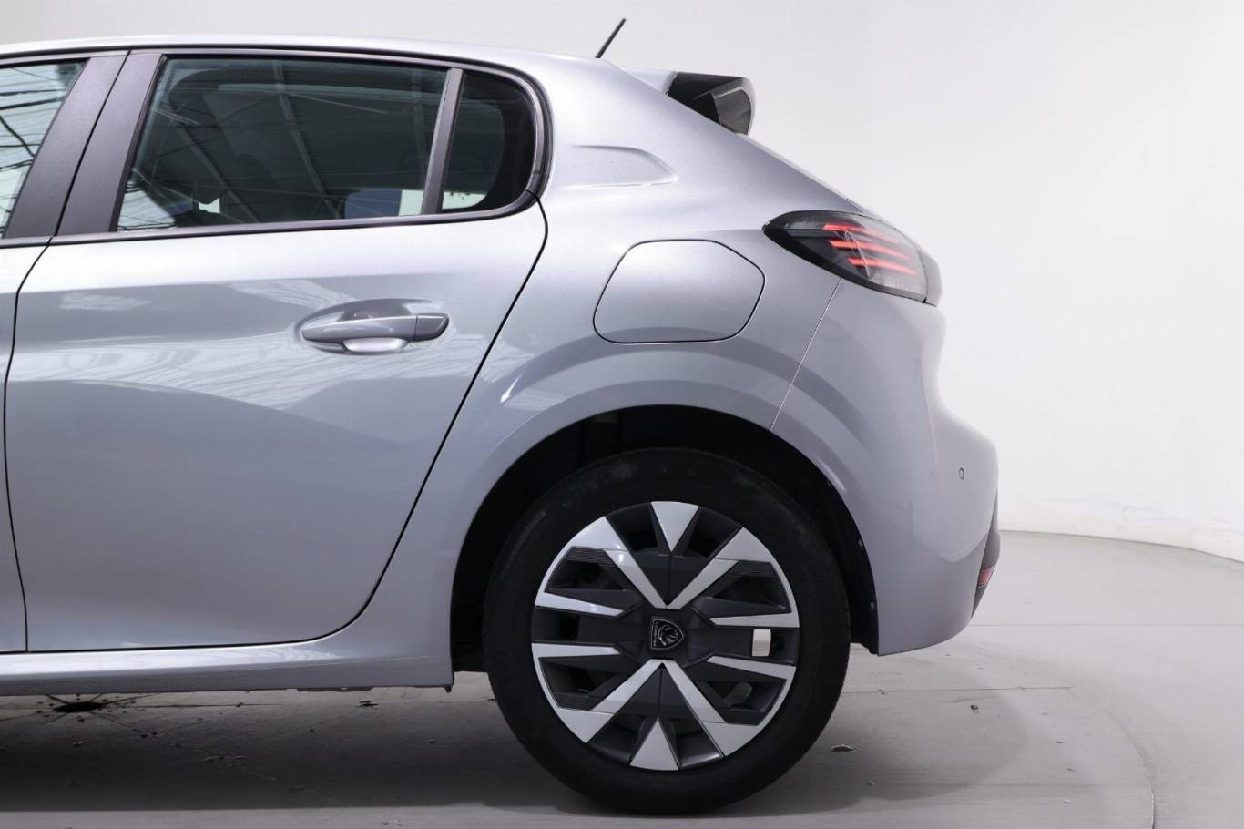 PEUGEOT 208 37