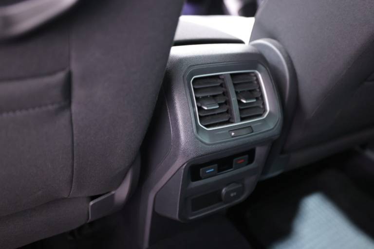 VOLKSWAGEN Tiguan 40