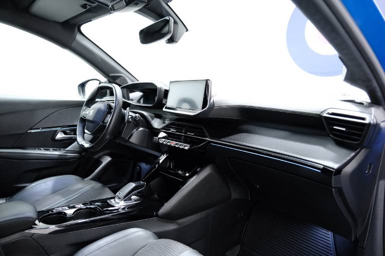 PEUGEOT 208 60