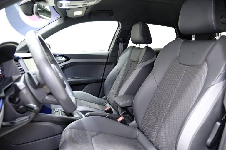 AUDI A1 6