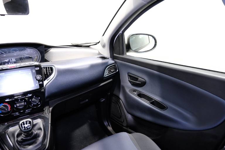 LANCIA Ypsilon 37