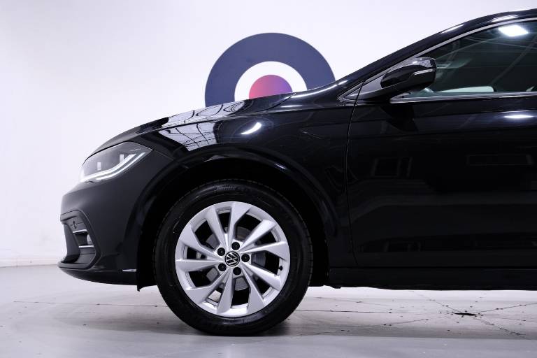 VOLKSWAGEN Polo 11