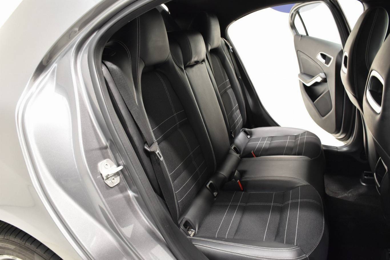 MERCEDES-BENZ A 180 37