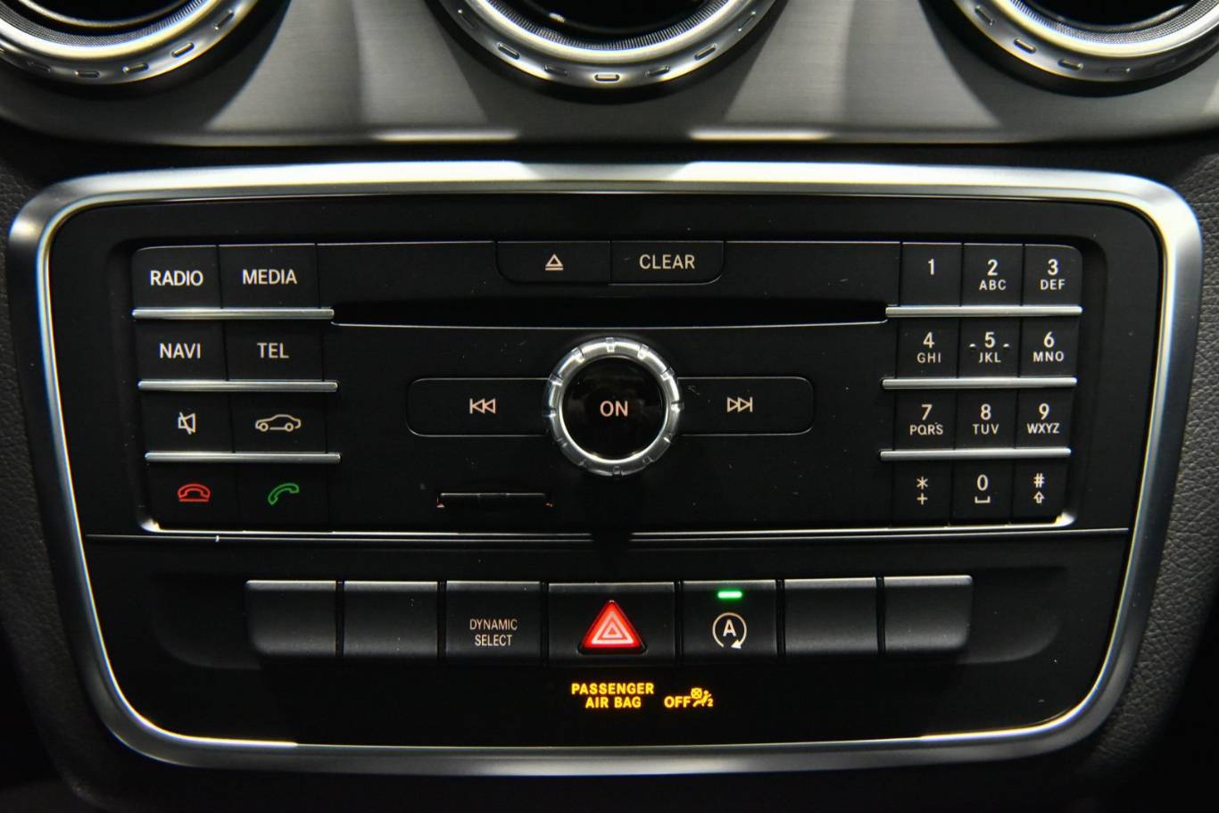 MERCEDES-BENZ GLA 200 11