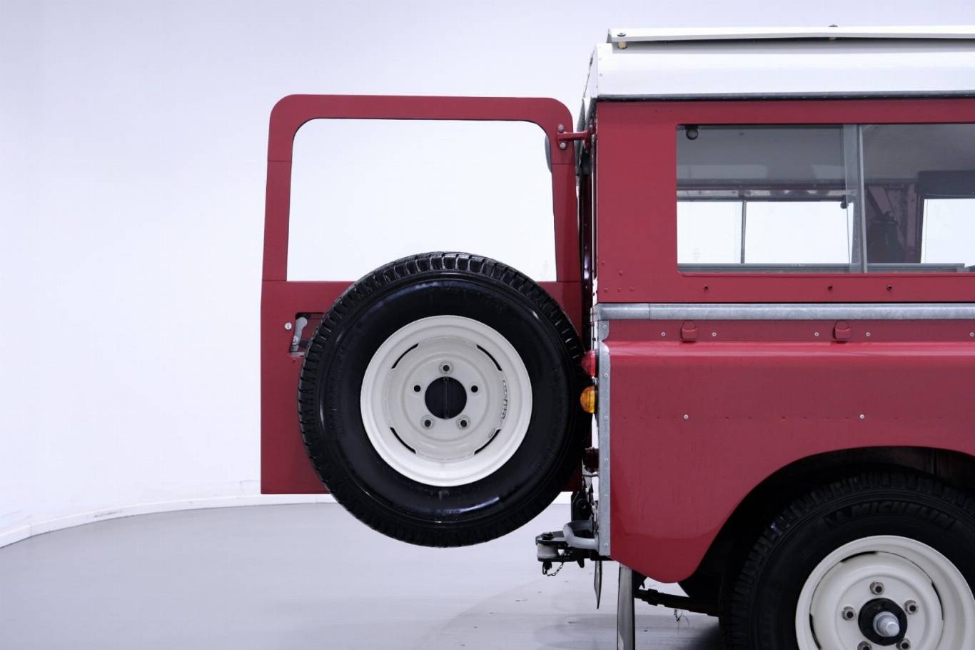 LAND ROVER Defender 44