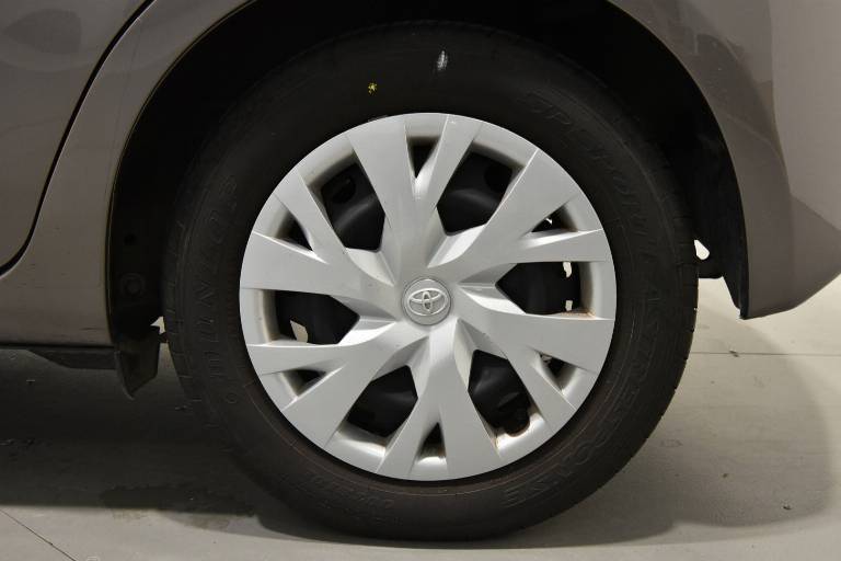 TOYOTA Yaris 15