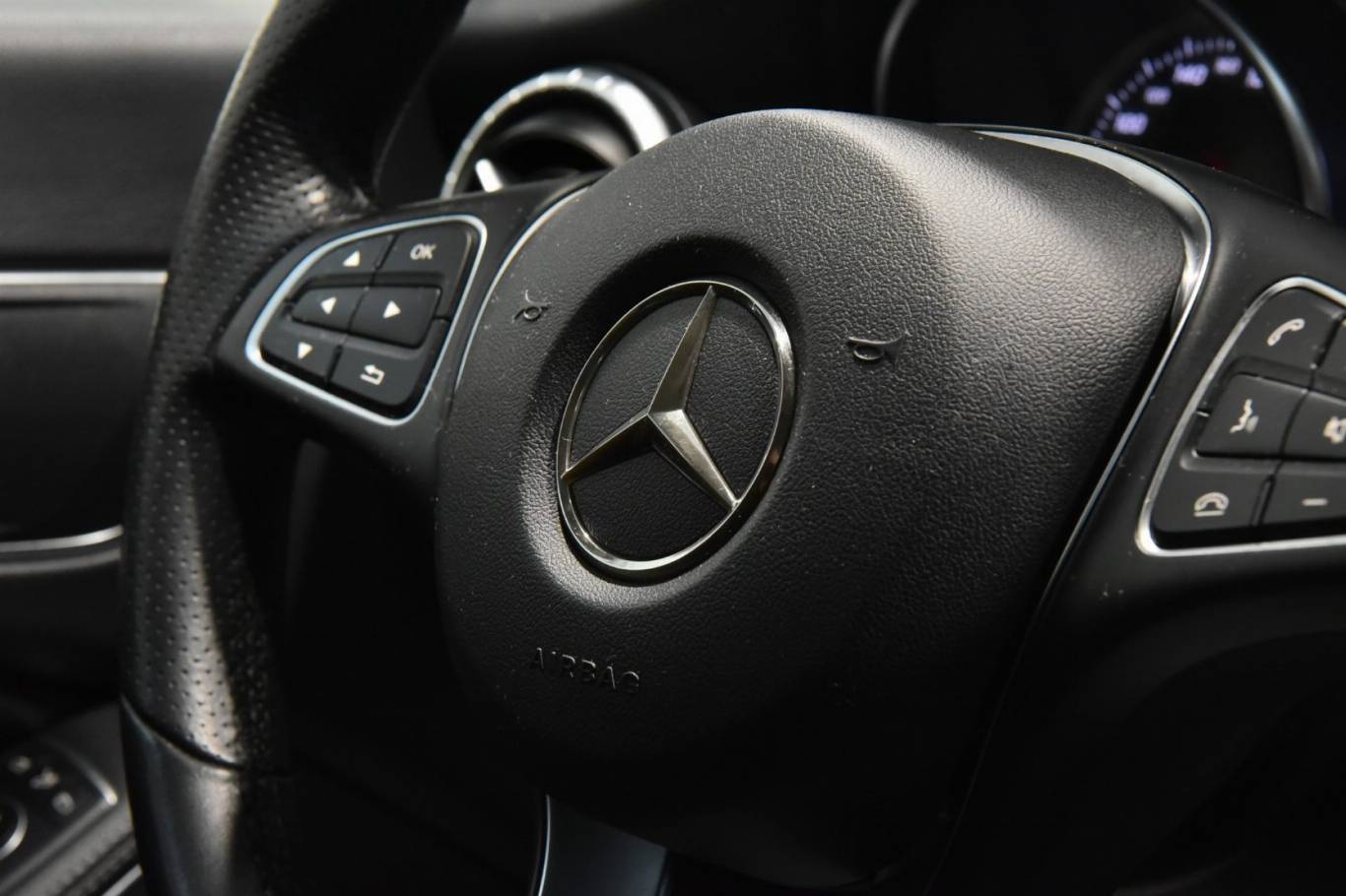 MERCEDES-BENZ CLA 180 9