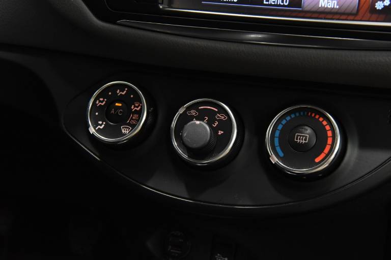 TOYOTA Yaris 36