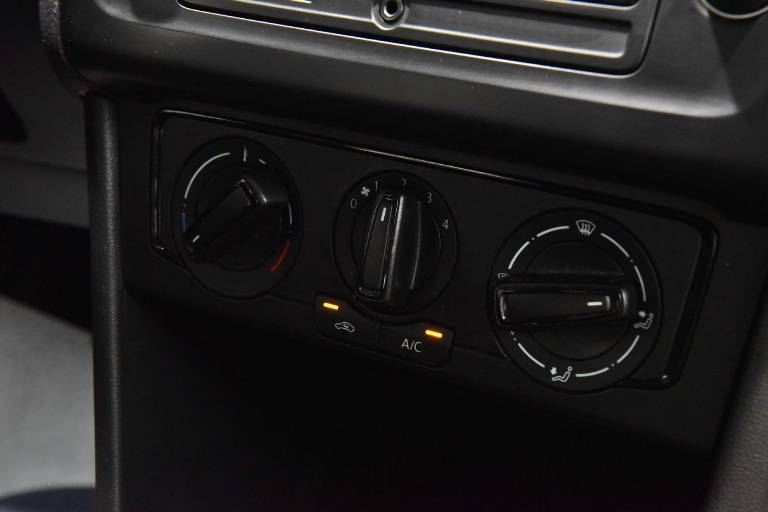 VOLKSWAGEN Polo 8