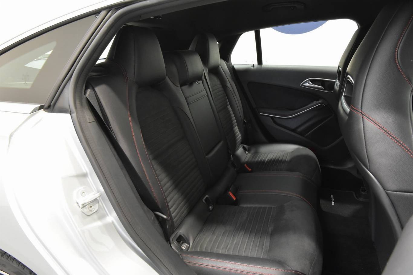 MERCEDES-BENZ CLA 200 56