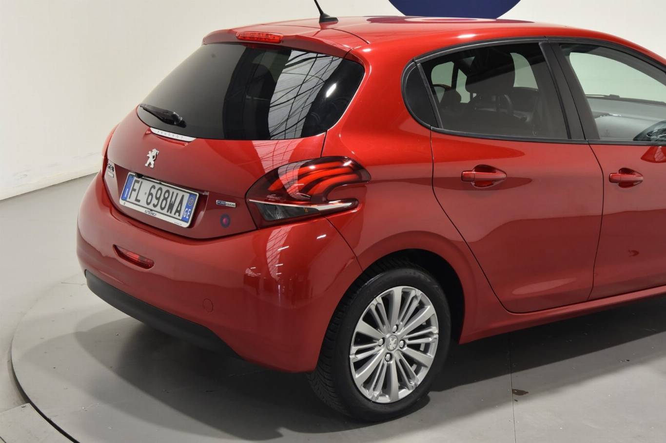 PEUGEOT 208 23