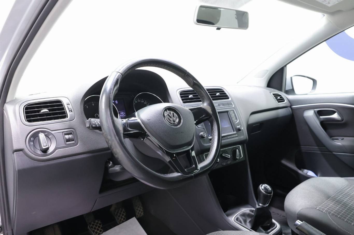 VOLKSWAGEN Polo 5