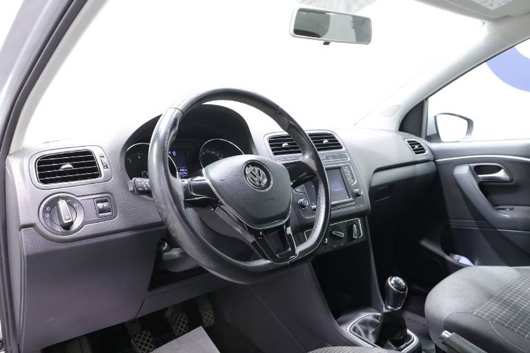 VOLKSWAGEN Polo 5