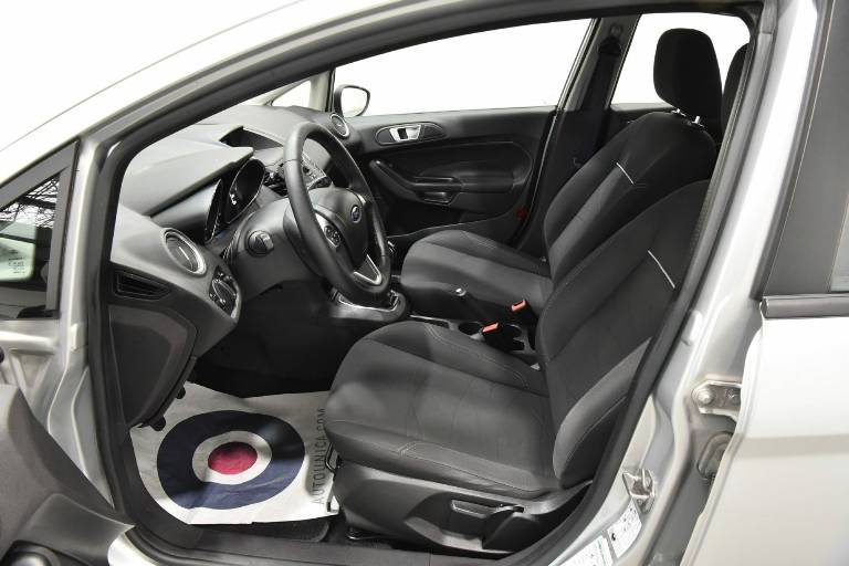 FORD Fiesta 4