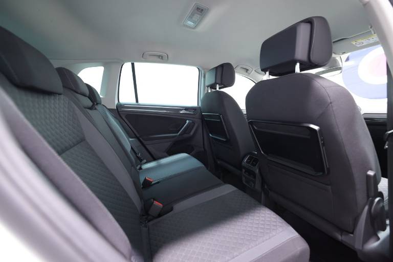 VOLKSWAGEN Tiguan 51