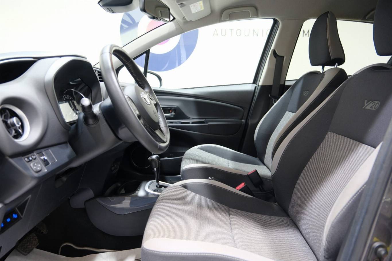 TOYOTA Yaris 21