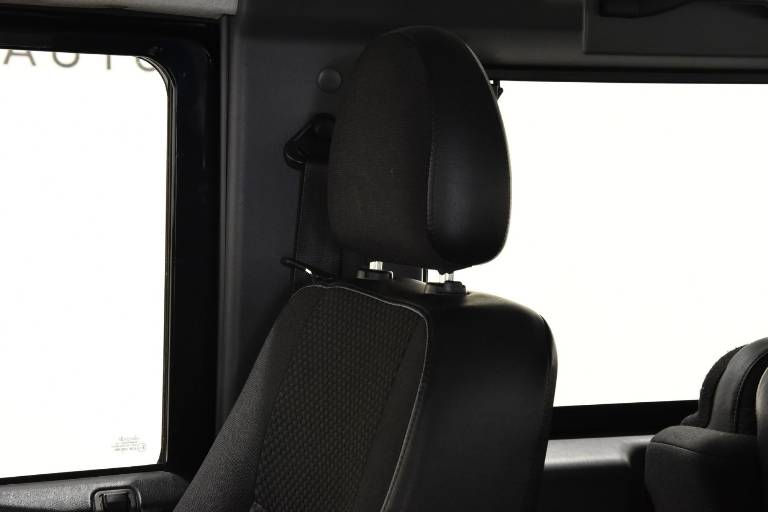 LAND ROVER Defender 18