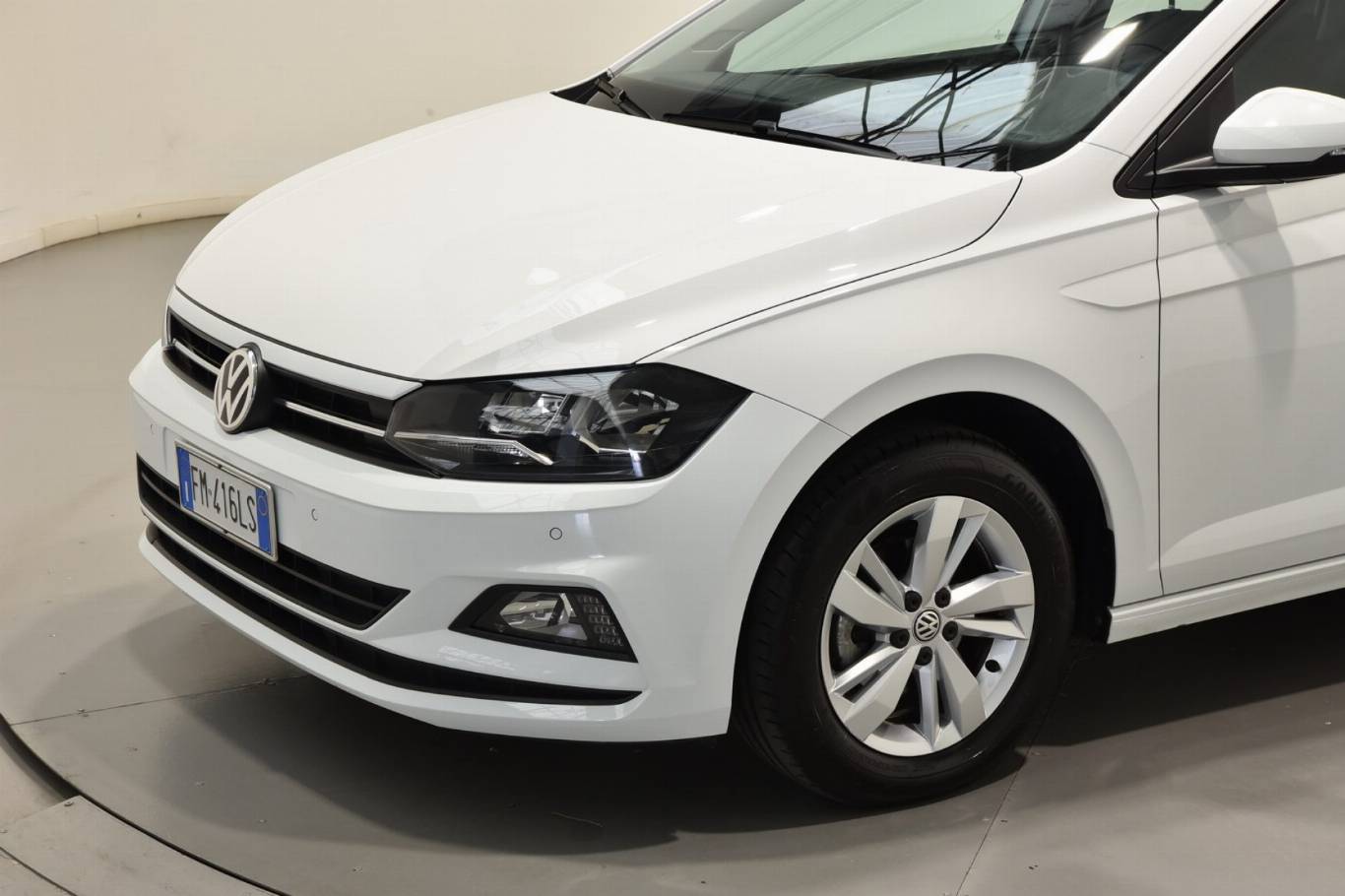 VOLKSWAGEN Polo 33