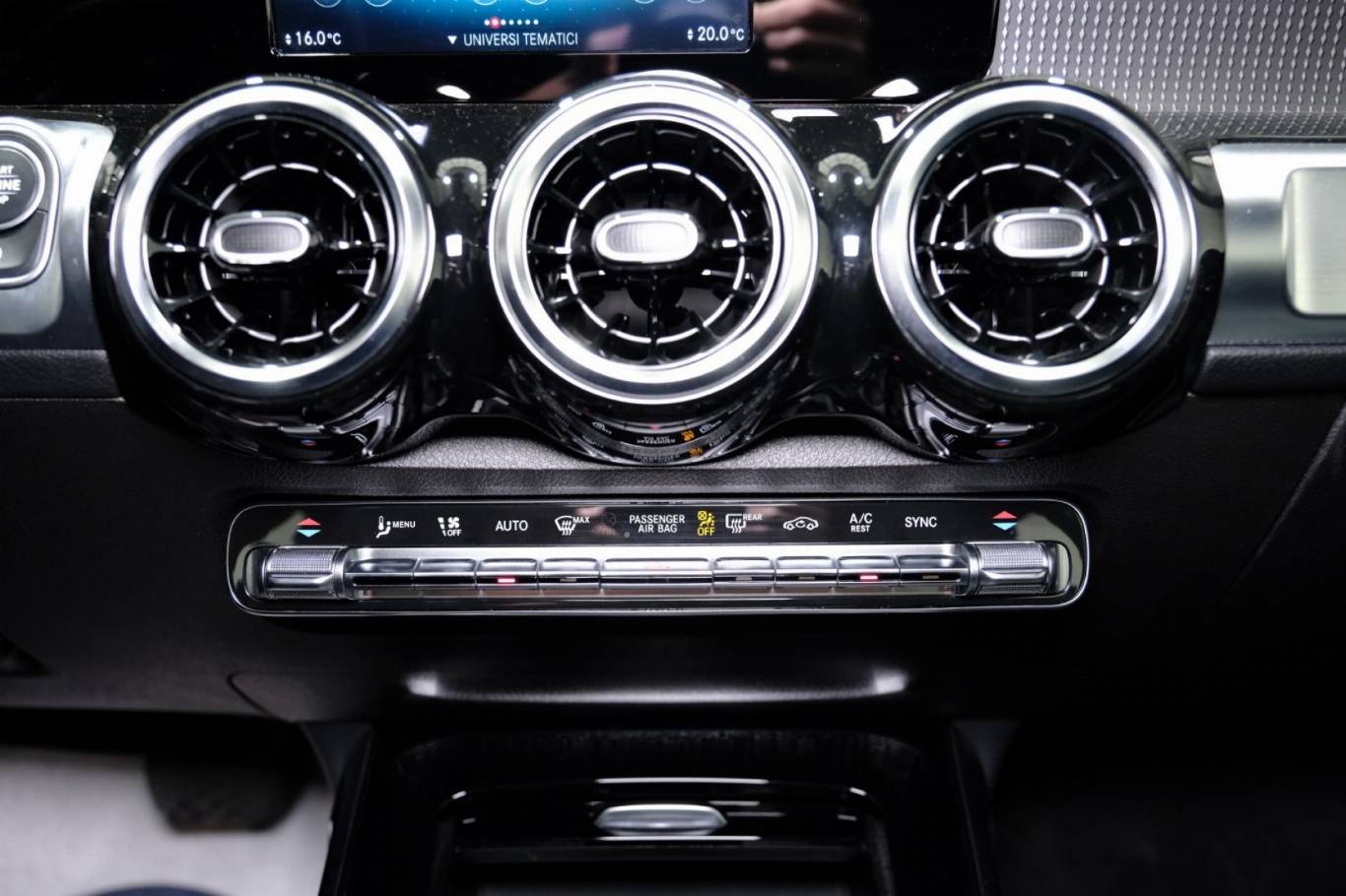 MERCEDES-BENZ GLB 200 24