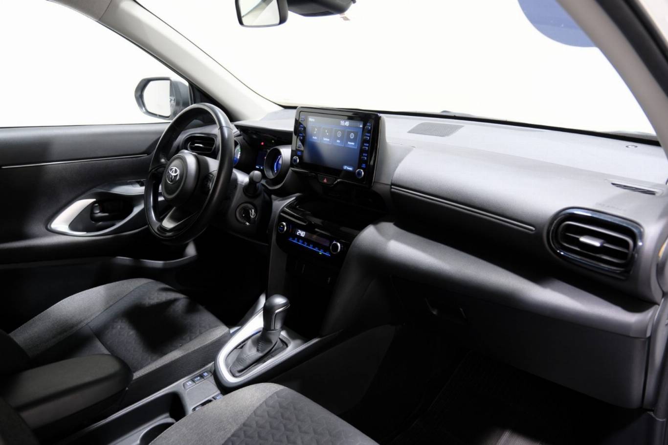 TOYOTA Yaris Cross 50