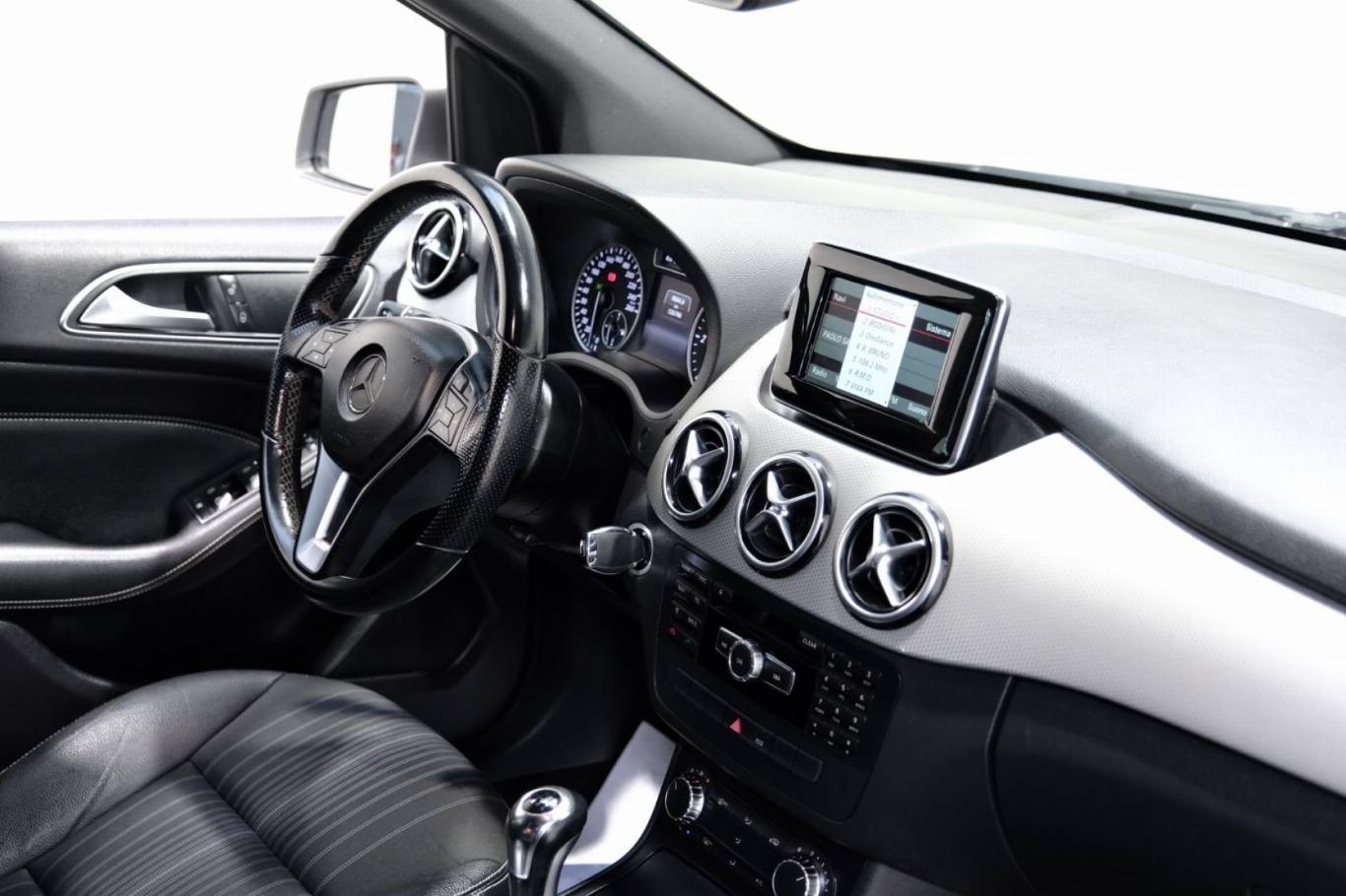 MERCEDES-BENZ B 200 64