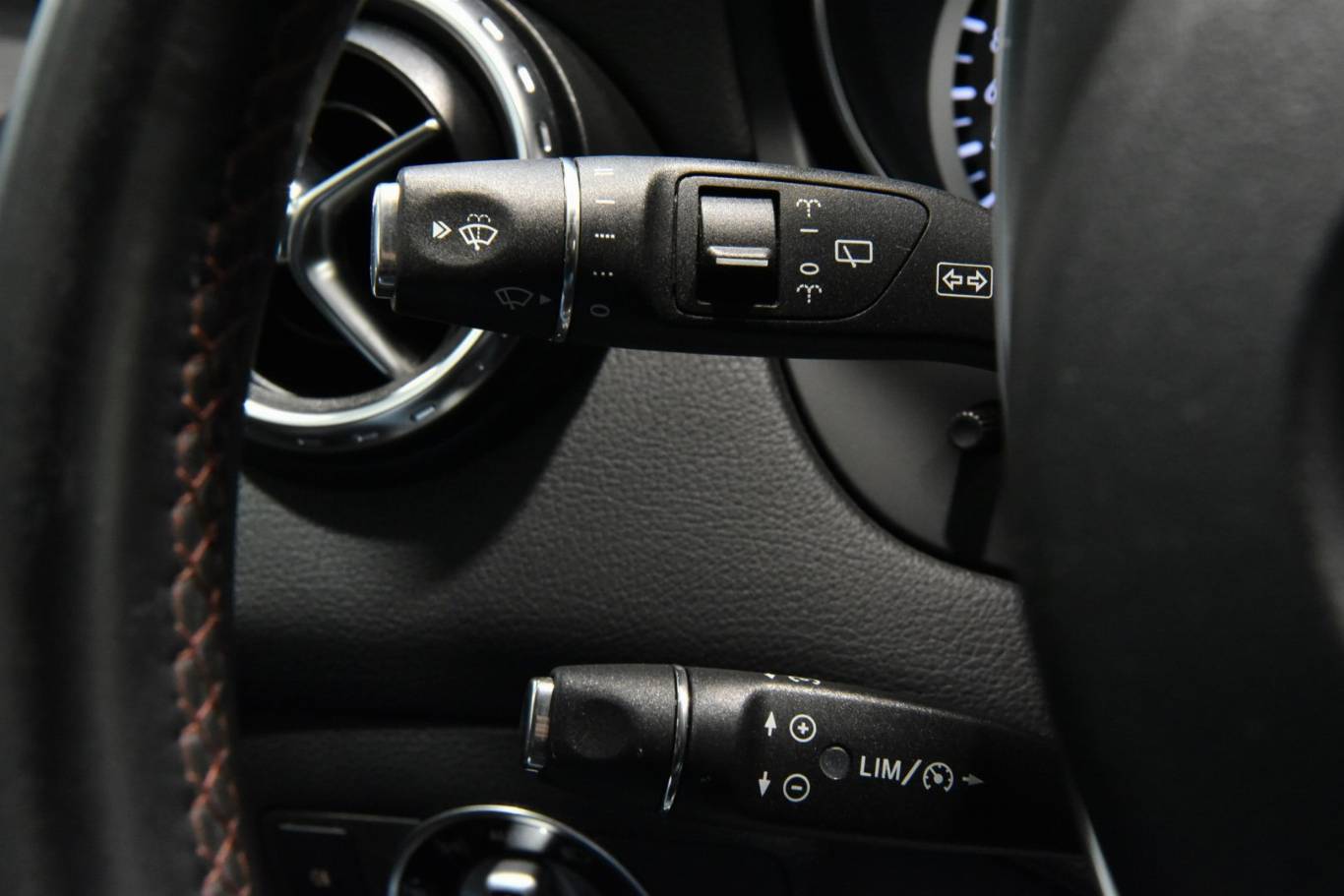 MERCEDES-BENZ GLA 200 23