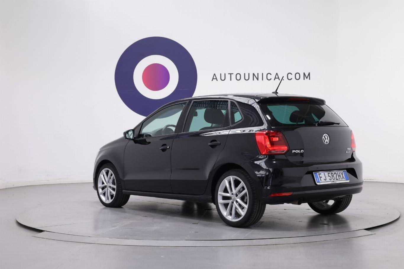 VOLKSWAGEN Polo 16