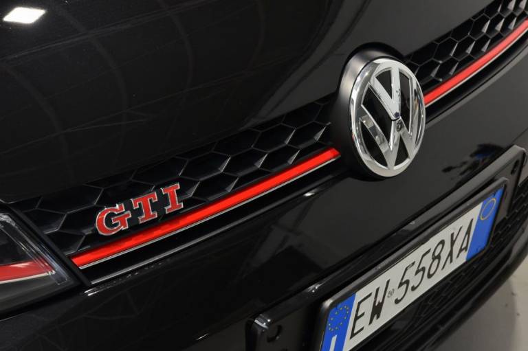VOLKSWAGEN Golf GTI 44