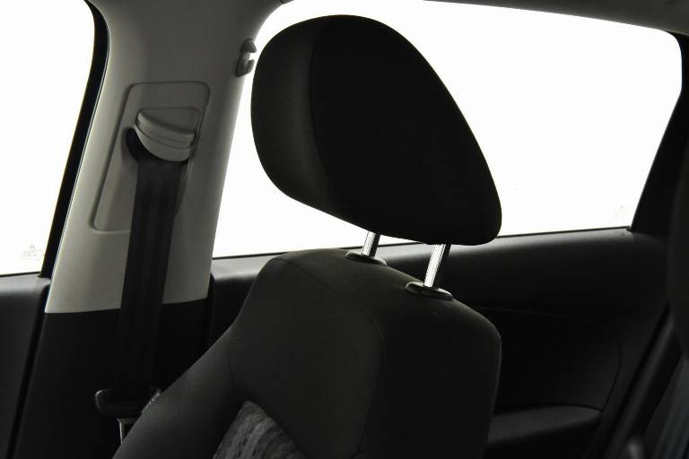VOLKSWAGEN Polo 34