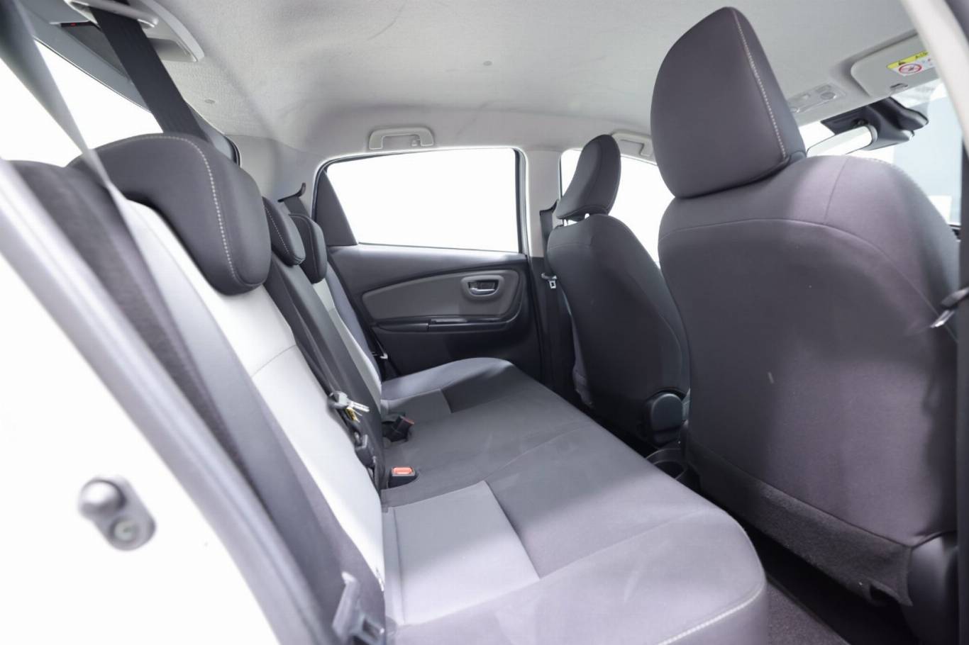 TOYOTA Yaris 41