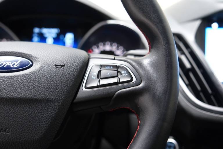 FORD Kuga 23