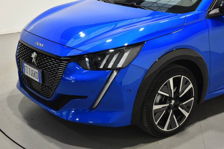 PEUGEOT 208 48