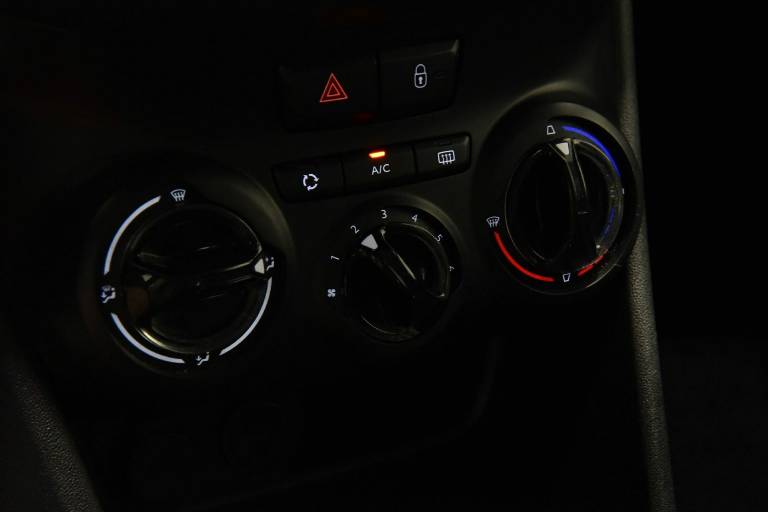 PEUGEOT 208 22