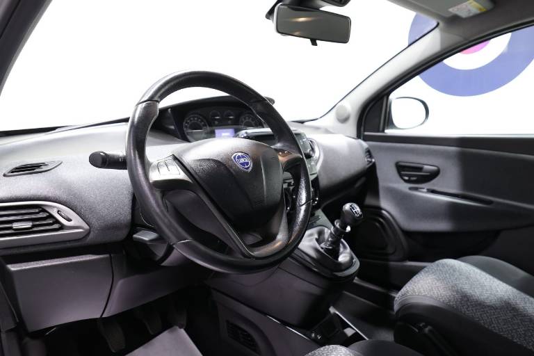 LANCIA Ypsilon 5