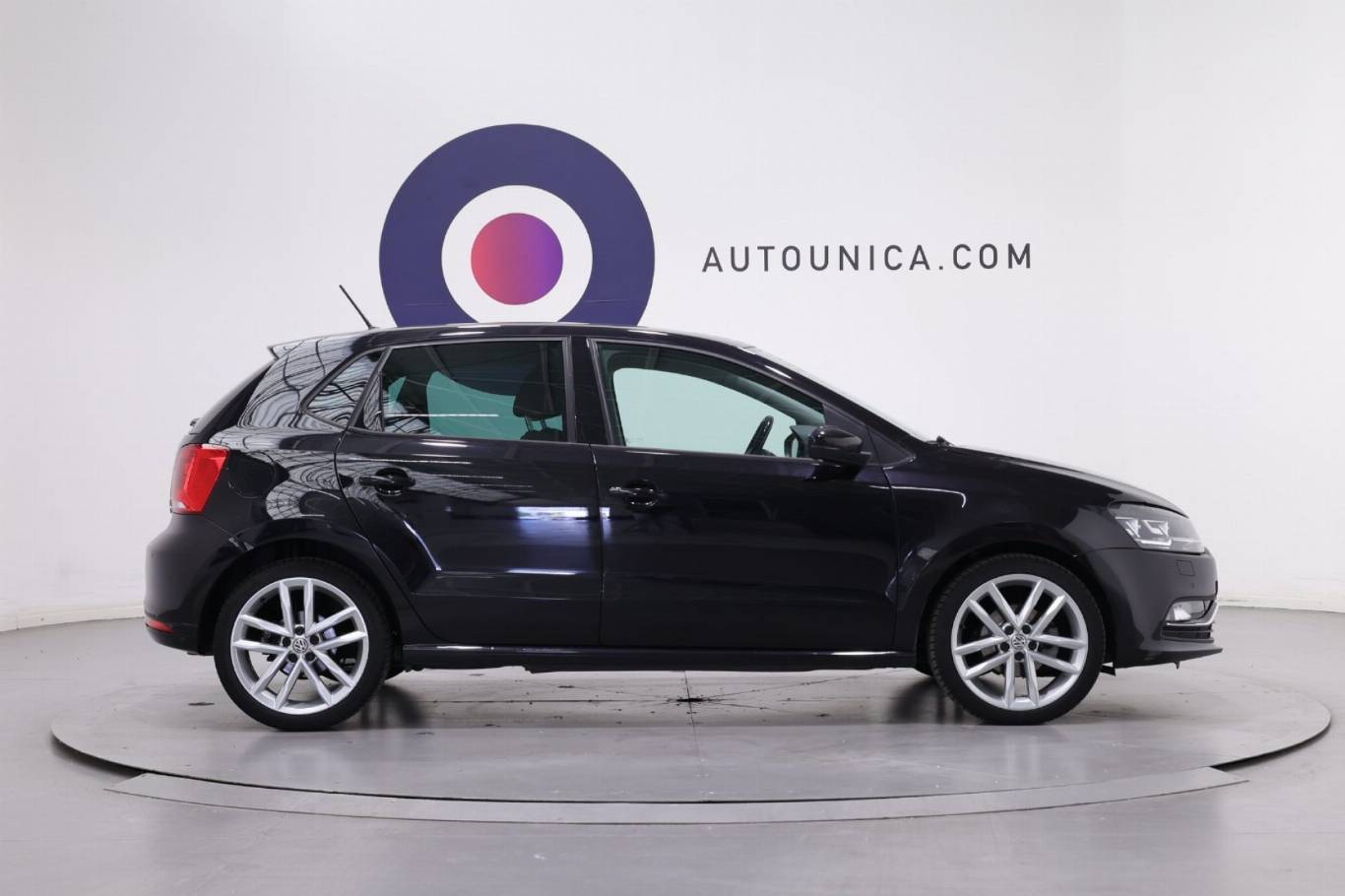 VOLKSWAGEN Polo 4