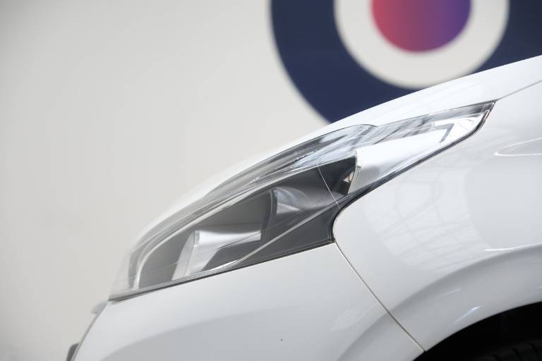 PEUGEOT 208 14