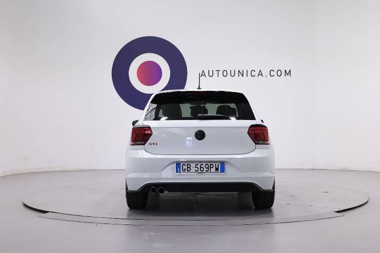 VOLKSWAGEN Polo 16