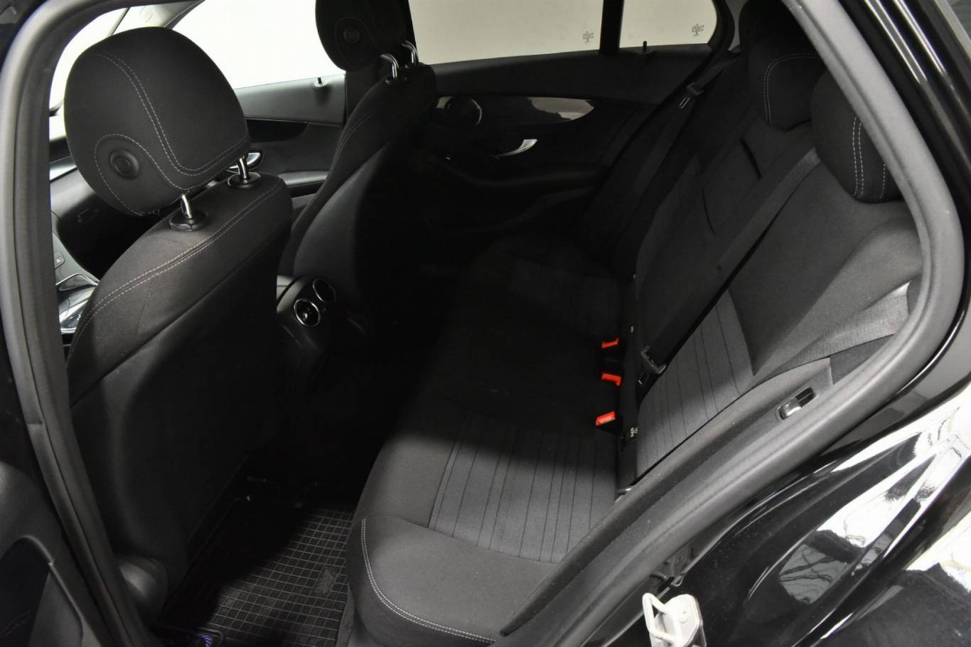 MERCEDES-BENZ C 200 38