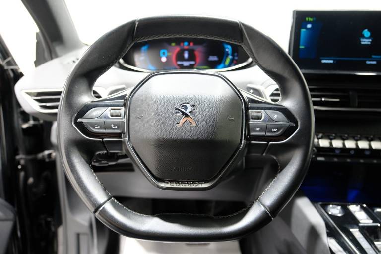 PEUGEOT 3008 7