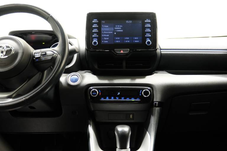 TOYOTA Yaris 38