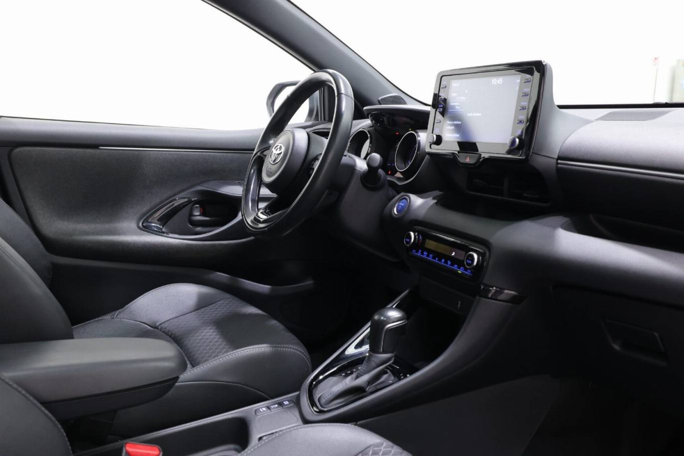 TOYOTA Yaris 44