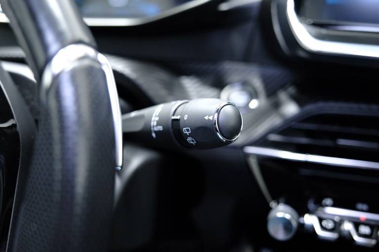 PEUGEOT 208 26